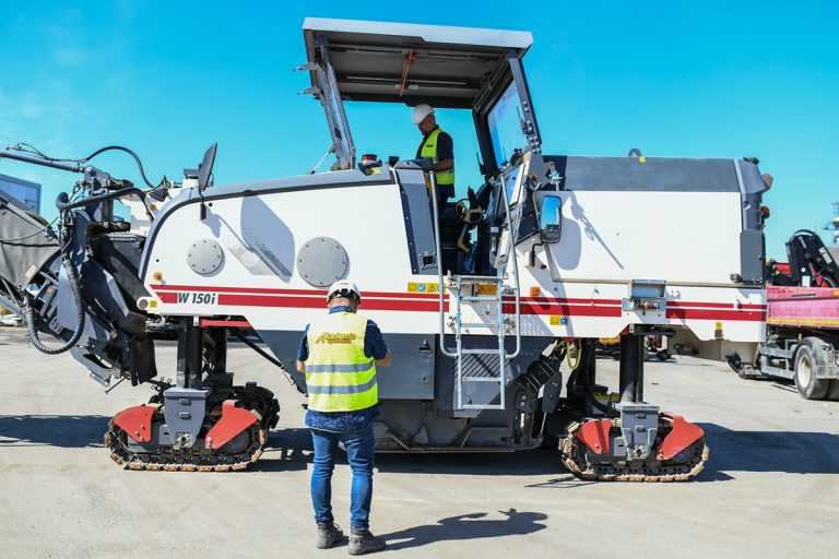 Frezarki do nawierzchni dróg samojezdne klasa I