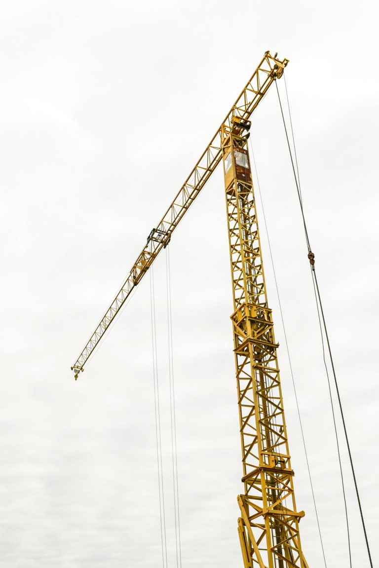 Żurawie wieżowe i szybkomontujące