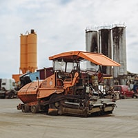 Maszyny do rozkładania mieszanek mineralno-asfaltowych klasa II